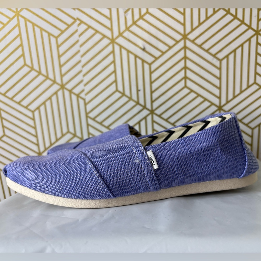 New TOMS Lavender Canvas Slip-Ons size 6.5